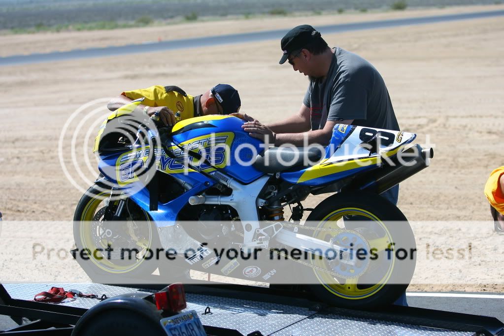 Apr-04-2010-SoCalTrackdaysTurn09-2.jpg