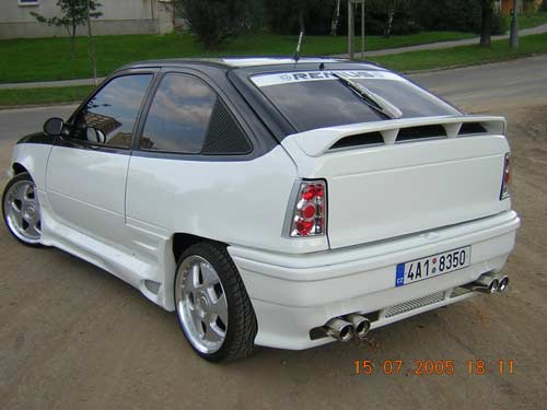 opel_kadett_e_white_02_b.jpg