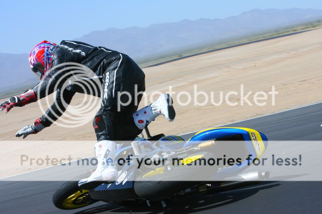 Apr-04-2010-SoCalTrackdaysTurn09-32.jpg