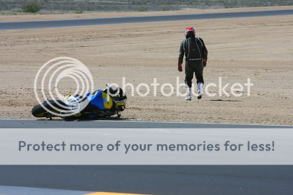 Apr-04-2010-SoCalTrackdaysTurn09-5.jpg