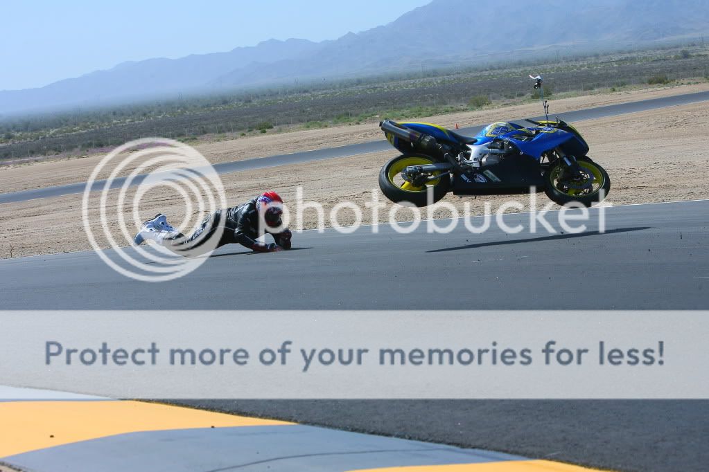 Apr-04-2010-SoCalTrackdaysTurn09-22.jpg