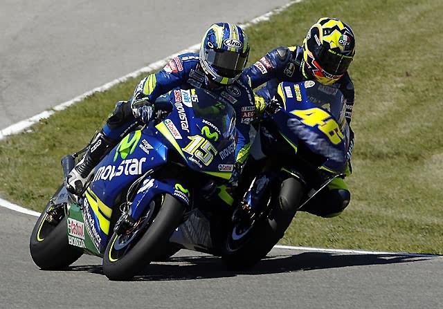 gibernau_rossi_crash.jpg