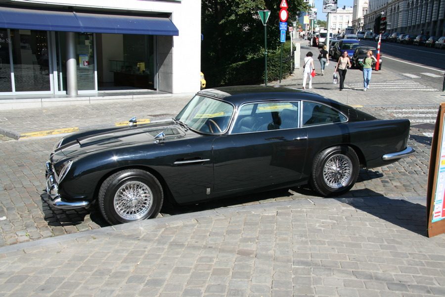 aston_martin_db5_brussel_1-900.jpg